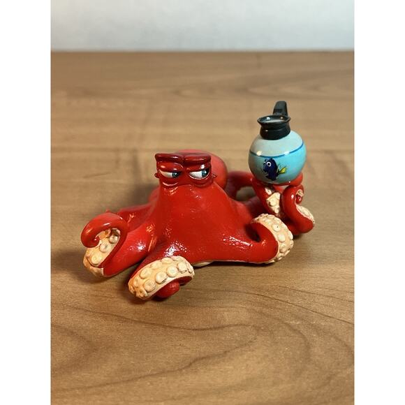 Finding Dory Disney Pixar Plastic Figure Hank the Octopus w/Dory In Coffee Pot - Picture 1 of 5